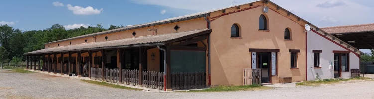 Le bâtiment du studio, vu de l'extérieur