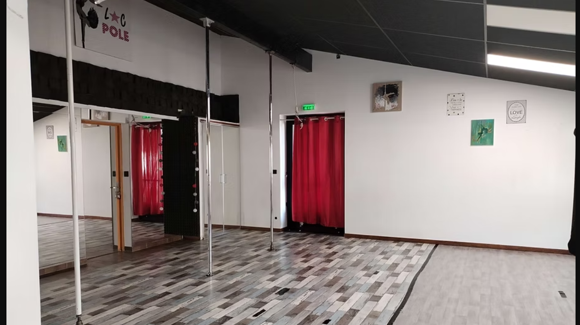 Vue du studio, barres et miroirs