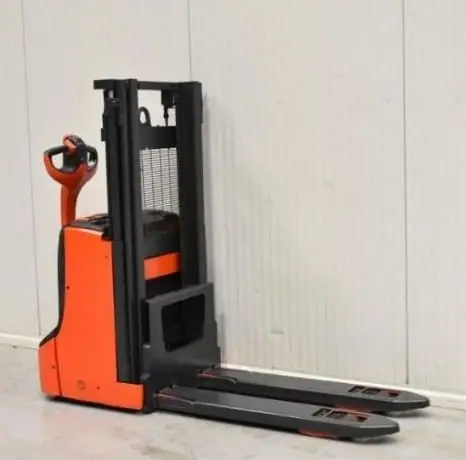 Used Linde pallet stacker