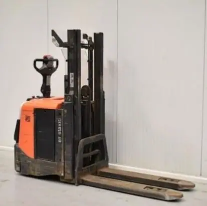 Used Toyota pallet stacker