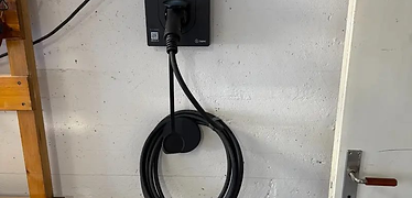 Zaptec · garagevägg – installerad av Sunnanå Eltjänst