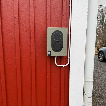 Zaptec Go · träfasad – installerad av Sunnanå Eltjänst