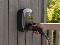 Laddkabel ansluts till Charge Amps Luna