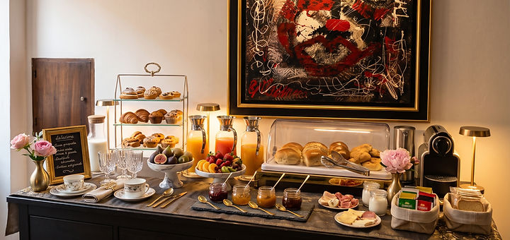La colazione a buffet nella saletta interna