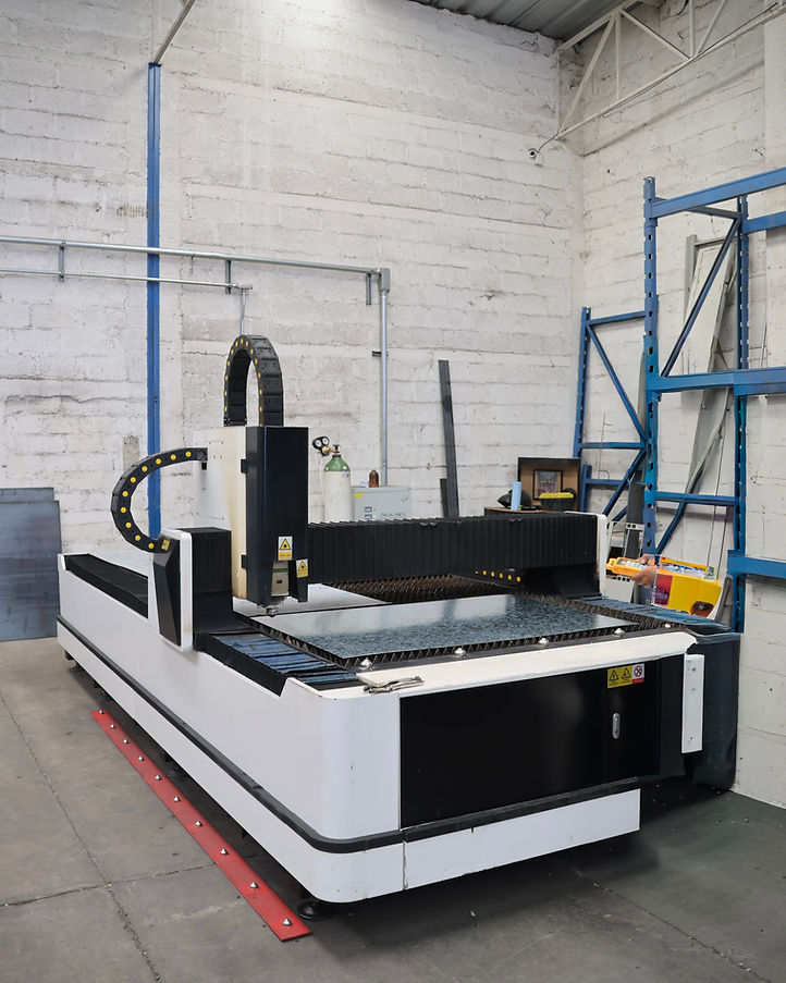 Cortadora láser CNC del taller de MAQUILAS MEYAR en Guadalajara