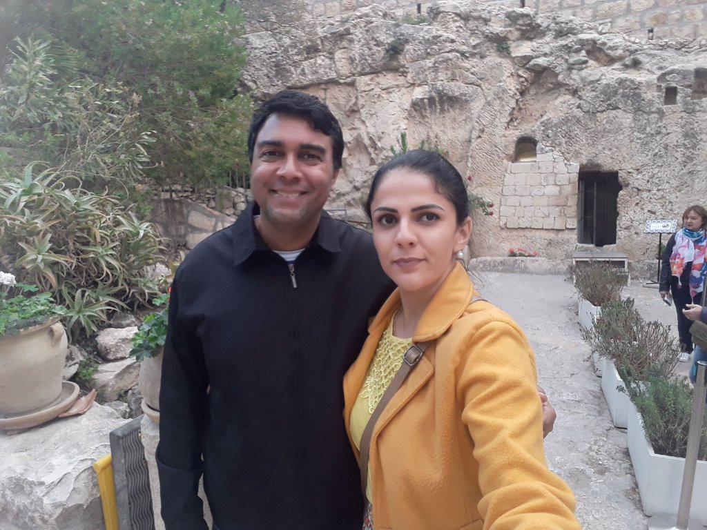 Thales e Dillyanne no Jardim do Sepulcro