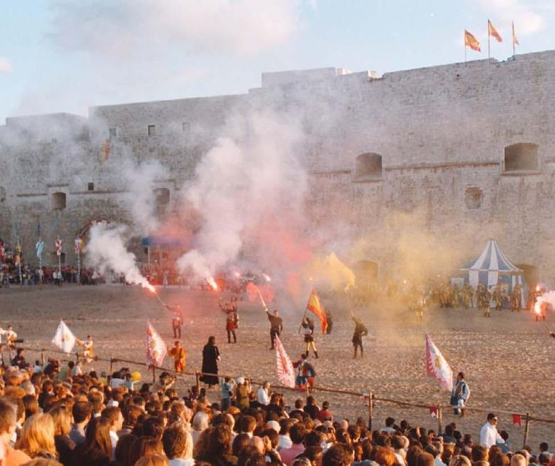 Rievocazione storica della Disfida di Barletta nel cortile del Castello Svevo