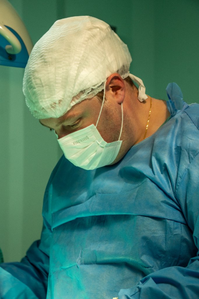 Dr. Marcelo realizando procedimento HoLEP