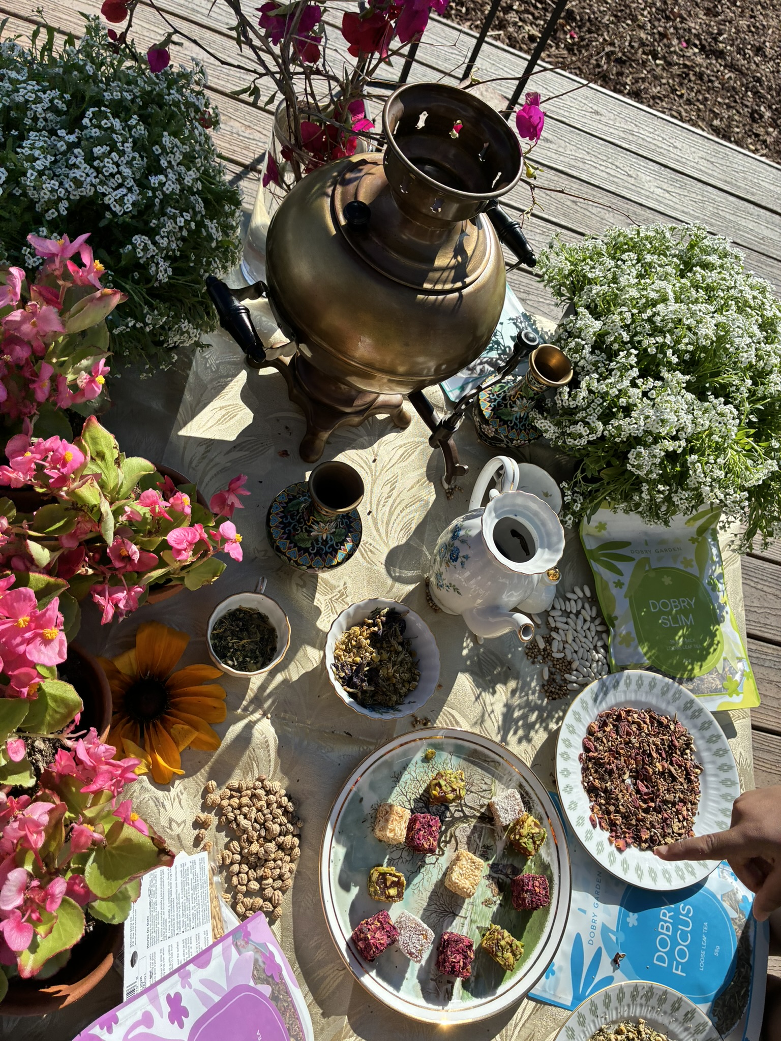 Brass samovar with botanical accents in the Dobry Garden