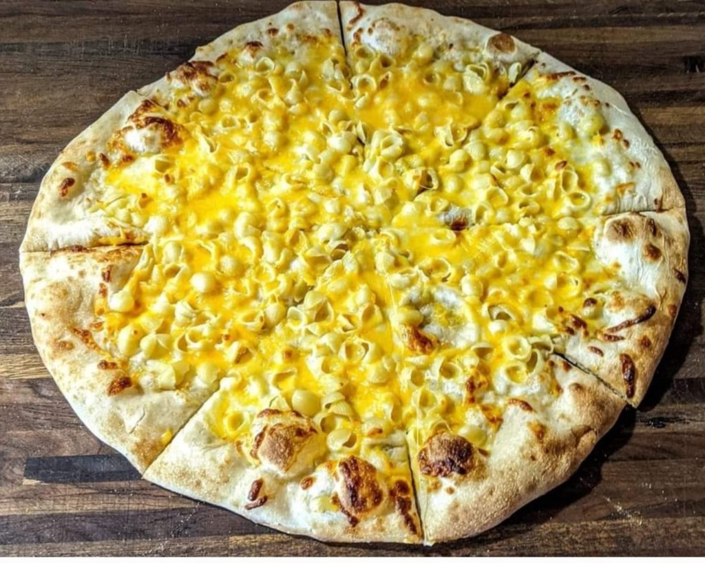 Mac and cheese pizza