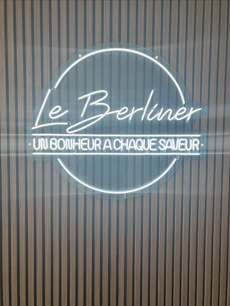 Enseigne néon Le Berliner, restaurant kebab à Roanne