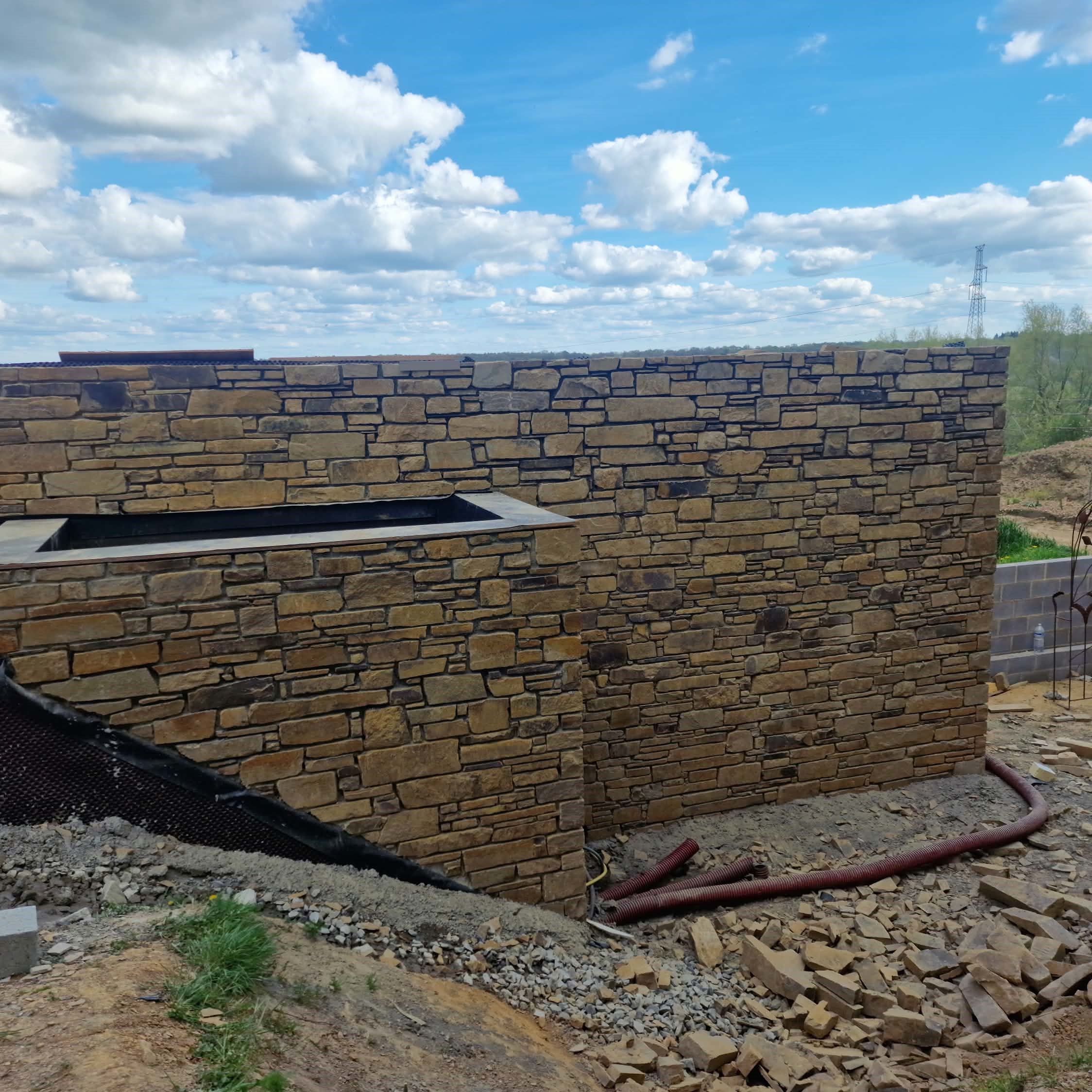 Chantier de maçonnerie en pierre