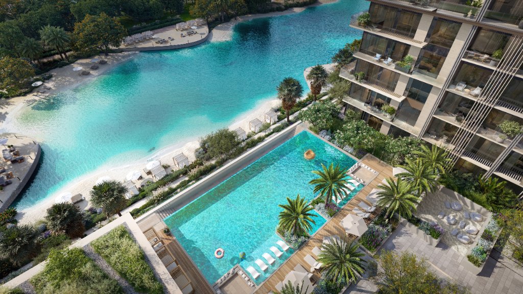 Infinity pool facing the lagoon