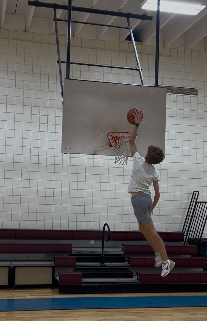 Dunking / Basketball