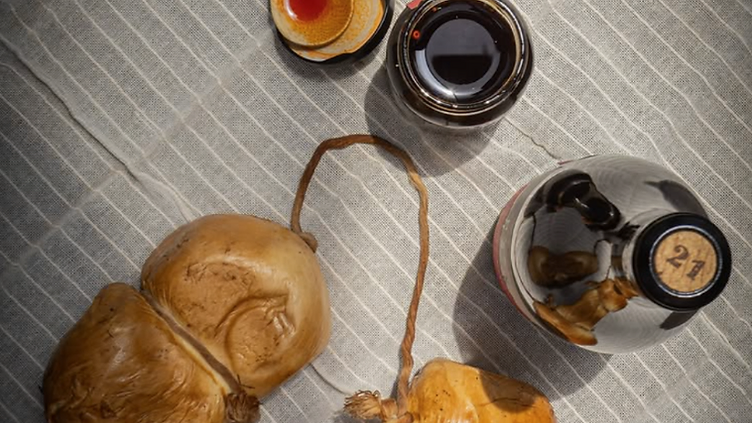 Cómo armar una tabla de quesos y charcutería que impresione