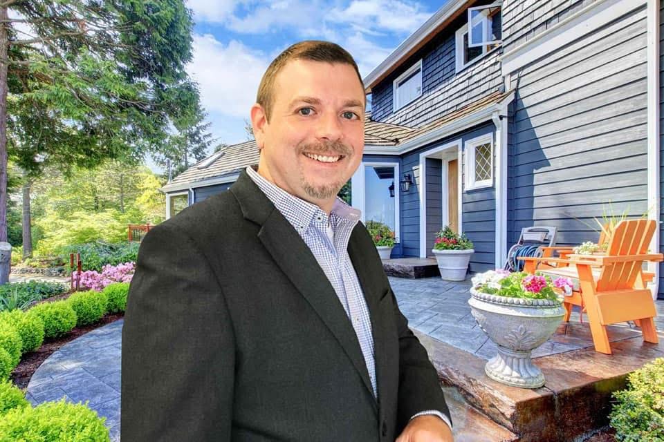 Manny Menezes, Real Estate Agent
