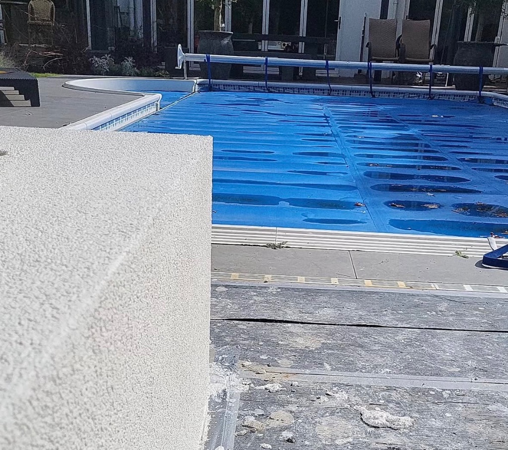 Poolside render — clean edges