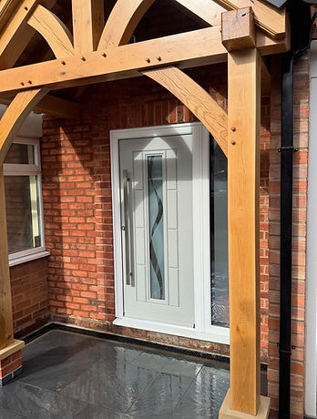 Oak porch and entrance built by DTA Bricklaying Solutions in Warwickshire