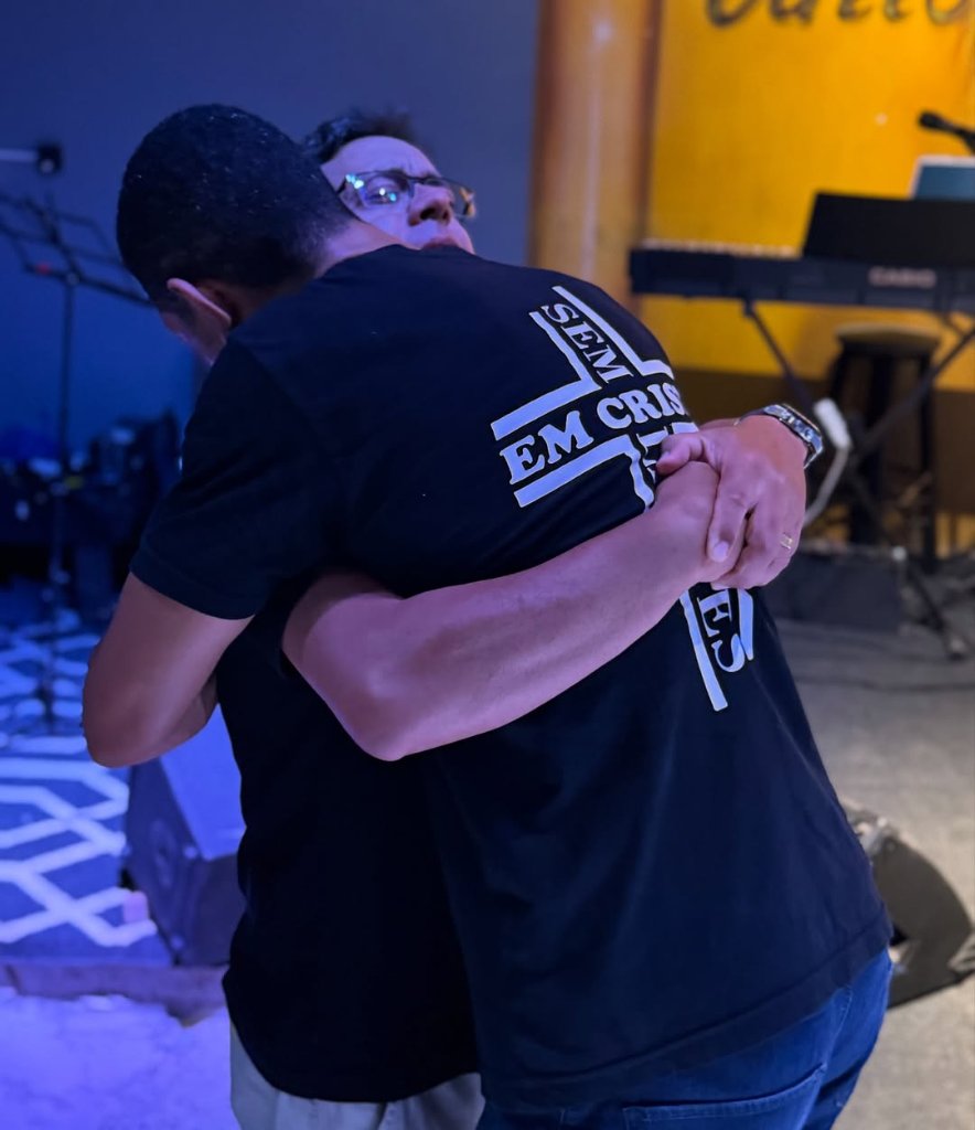 Momento de comunhão entre irmãos na IEQ Murta