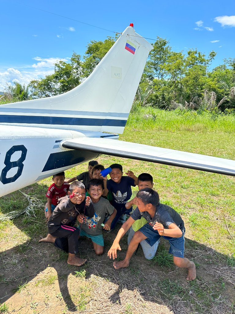 Children with aircraft