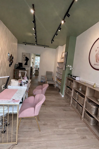 French manicure elegante