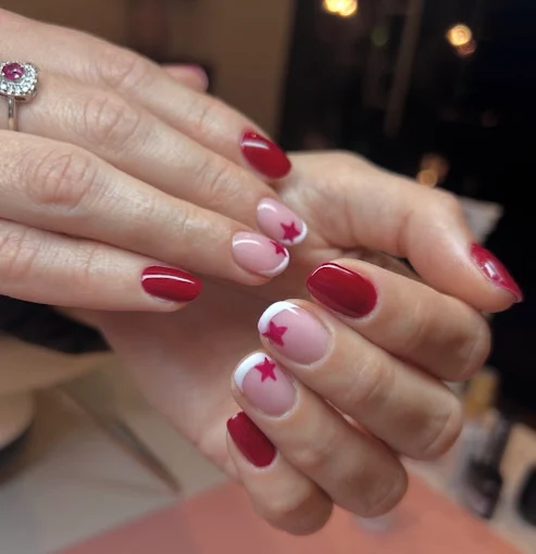 Diseño estrellas rojo y rosa