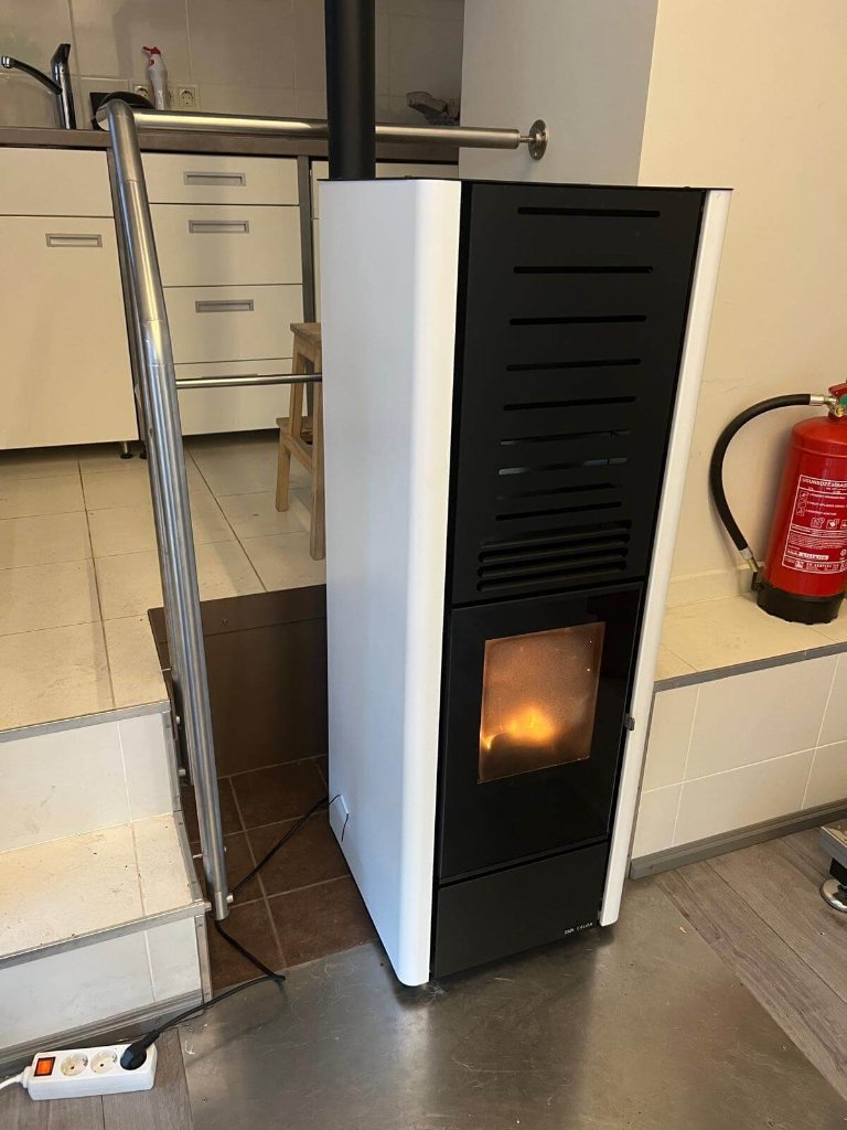 Eva Calor Granulu kamīni KAREN ar gaisa apsildi 9,5kw