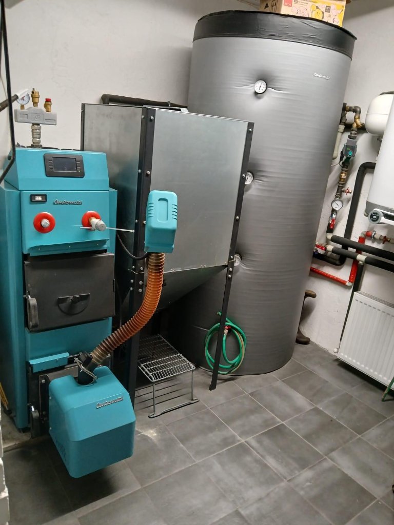 Centrometal malkas katls ar degli un Akumulacijas Tvertni
