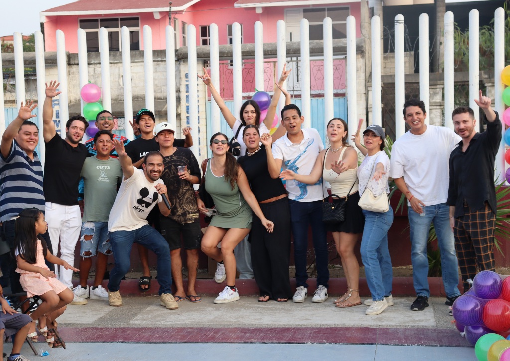 Comunidad unida — celebrando juntos en colonias de Acapulco