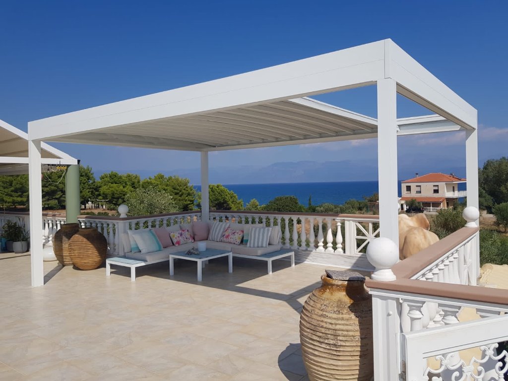 Flat pergola poolside