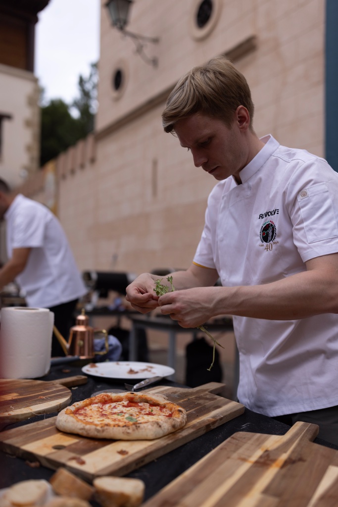Oliver Lehtonen with Revolve Pizza Oven