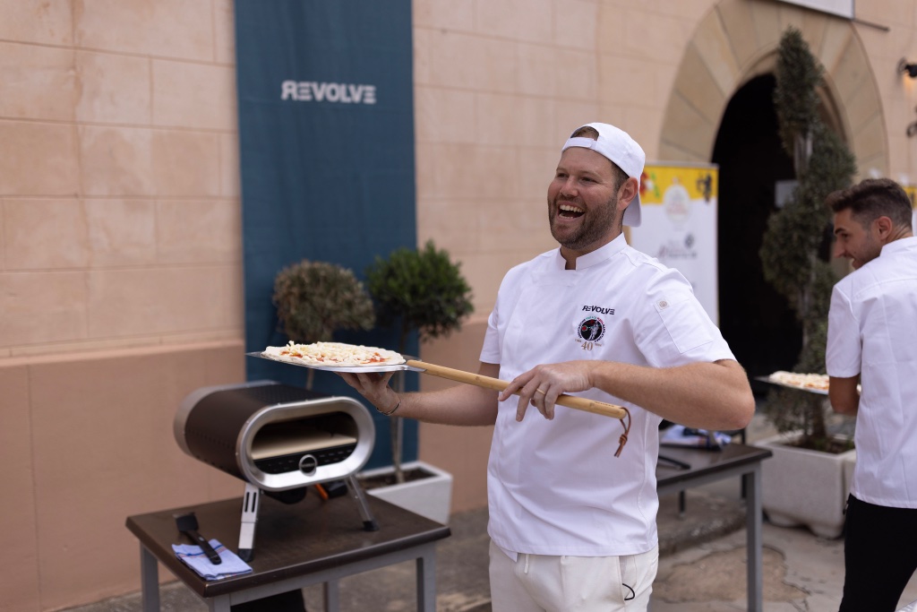 Jamie Bilbow preparing Neapolitan pizza