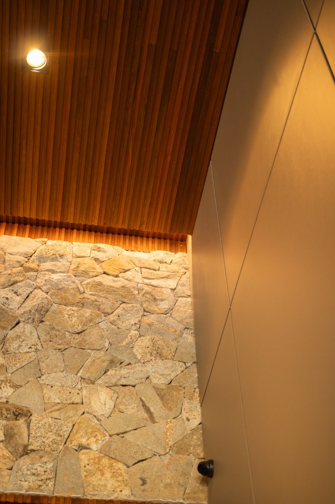 Detalhe de madeira nobre 2
