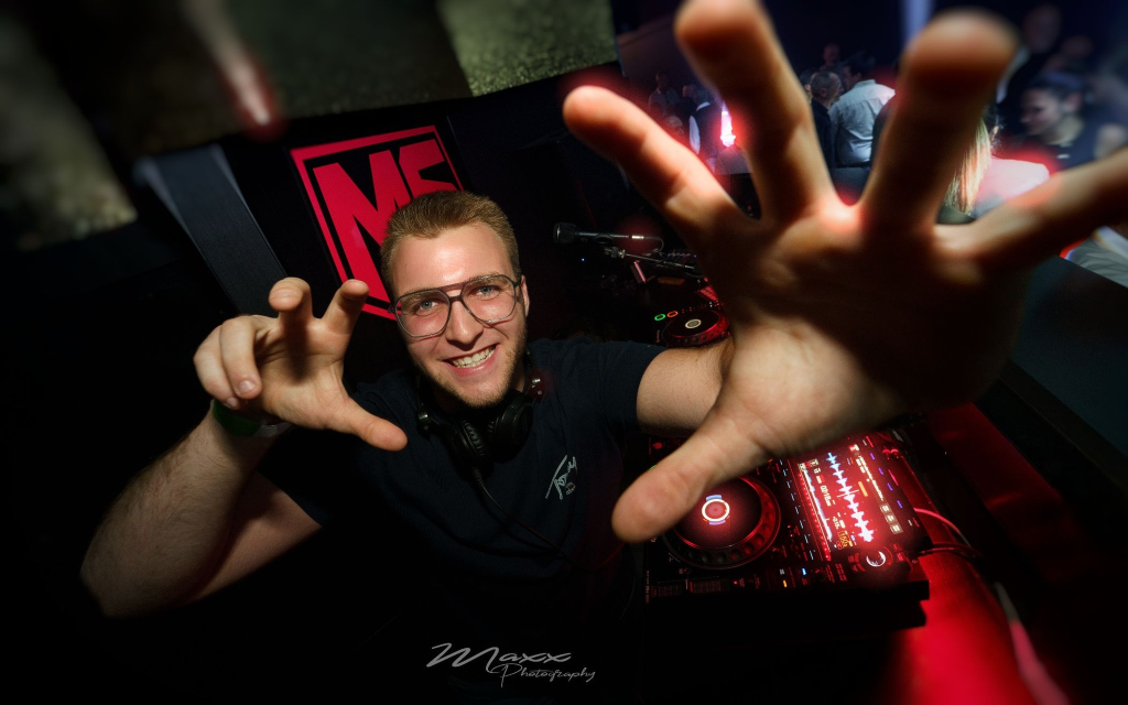 DJ RVX performing at club