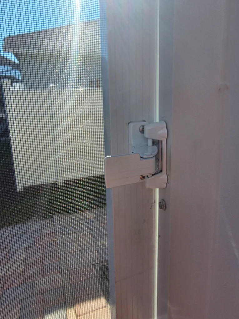 Screened porch handle replacement