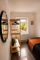 Comfortable single bedroom