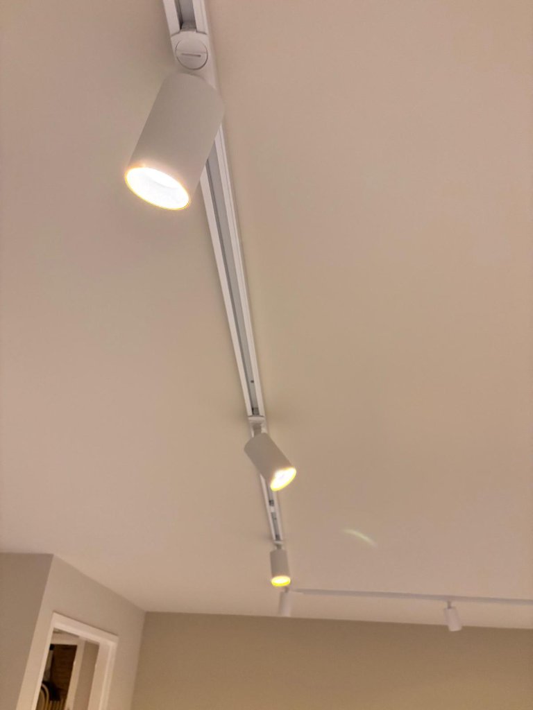 Inbouwspots geïnstalleerd in plafond – elektra werk Theelektra Dordrecht