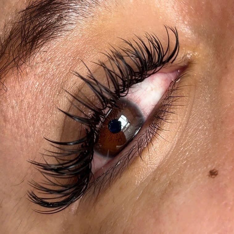 Extensiones de pestañas volumen dramático