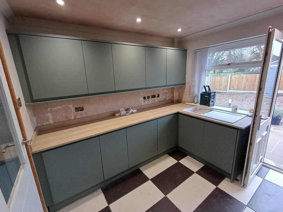 L-Shaped Kitchen Fitting