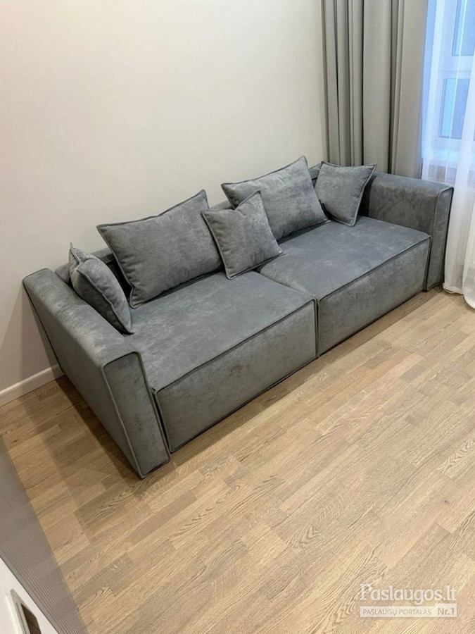 Pilka minimalistinė sofa