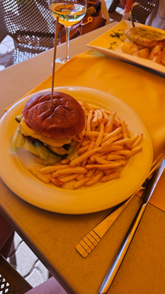 Pasaga – burgeris su bulvytėmis