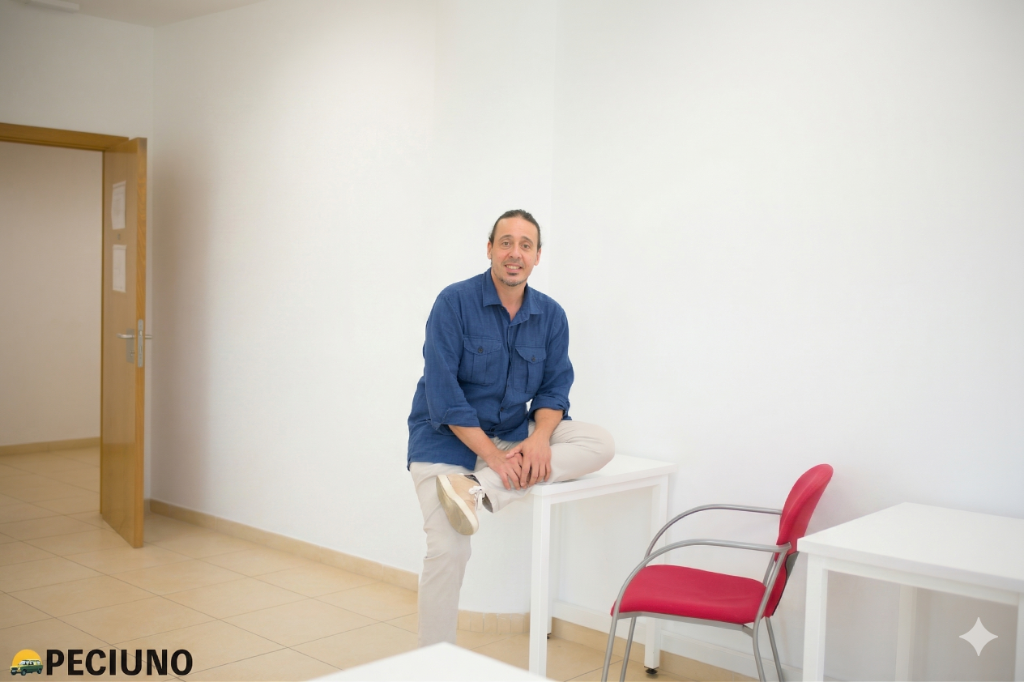 Kike de los Reyes — Docente y Consultor de IA
