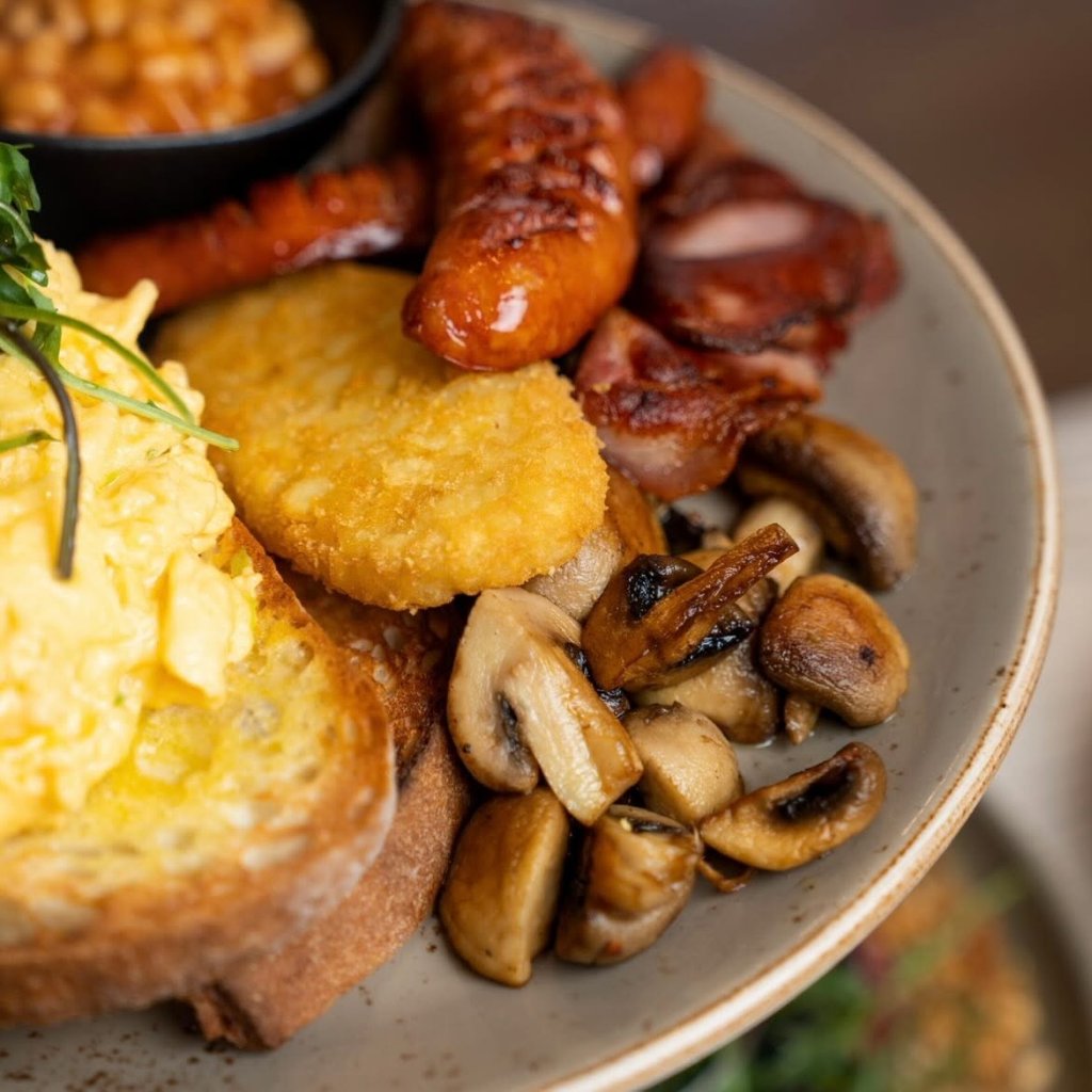 Full breakfast spread at The Hideout Rosebud