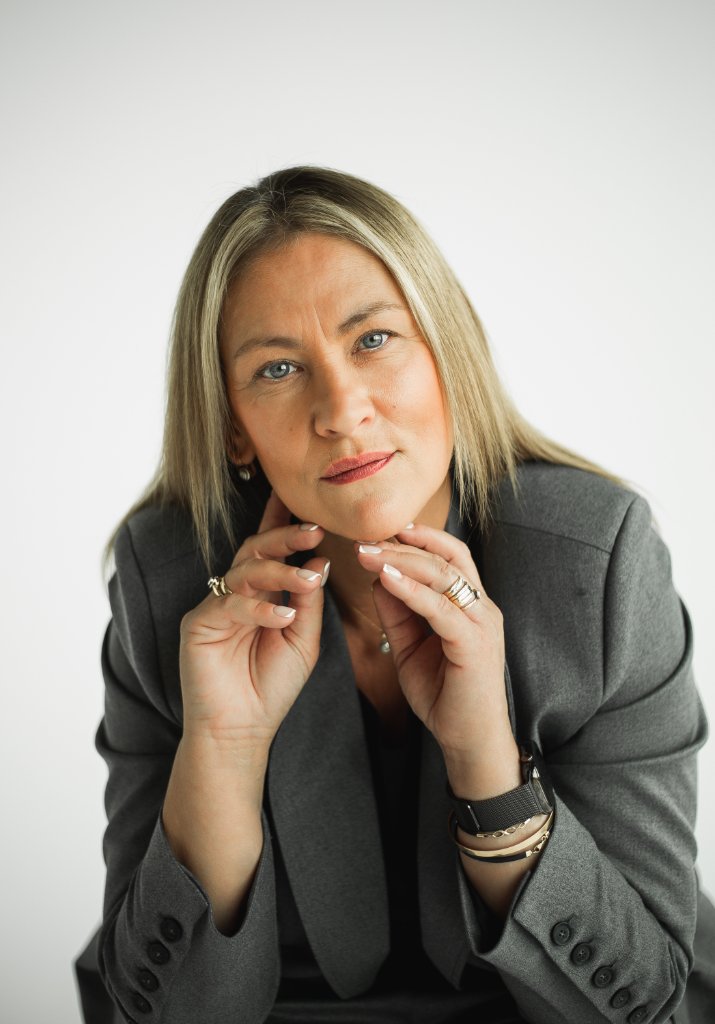 Kinga Ciecharowska — założycielka Akademii Neoscientia, mentor z ponad 30-letnim doświadczeniem w pracy z energią
