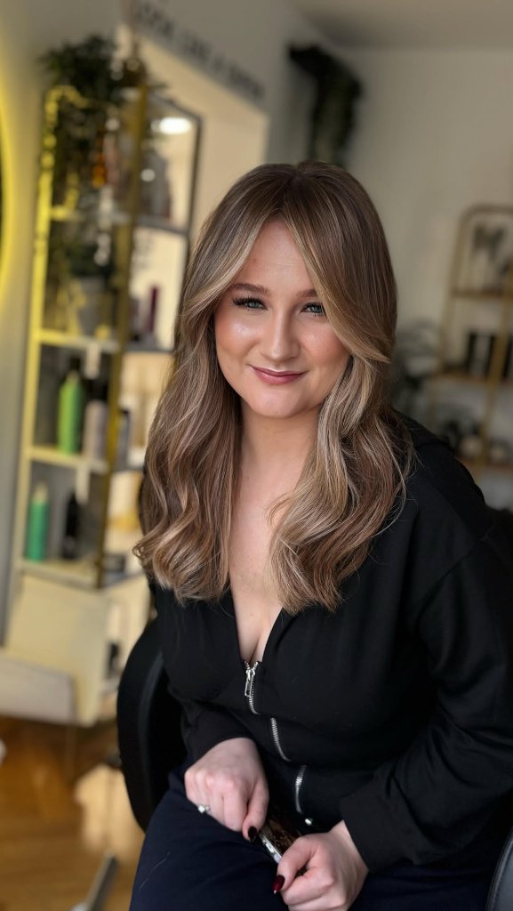 Efekt koloryzacji AirTouch — naturalny blond w salonie MIUR.MI Lublin