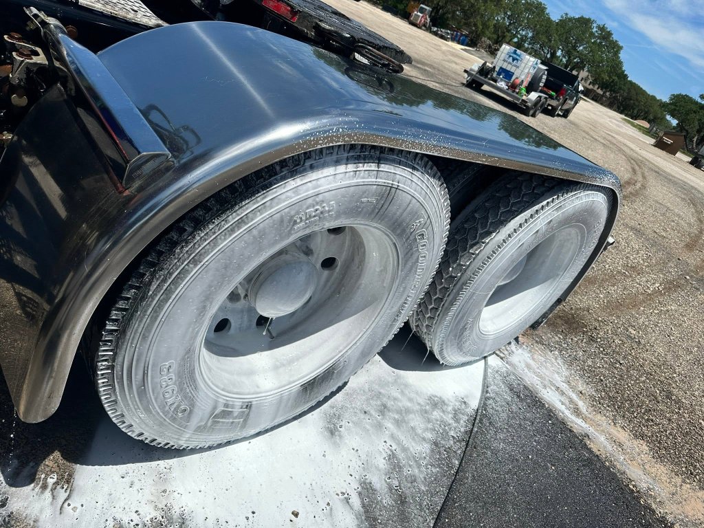 Professional pressure washing fleet service