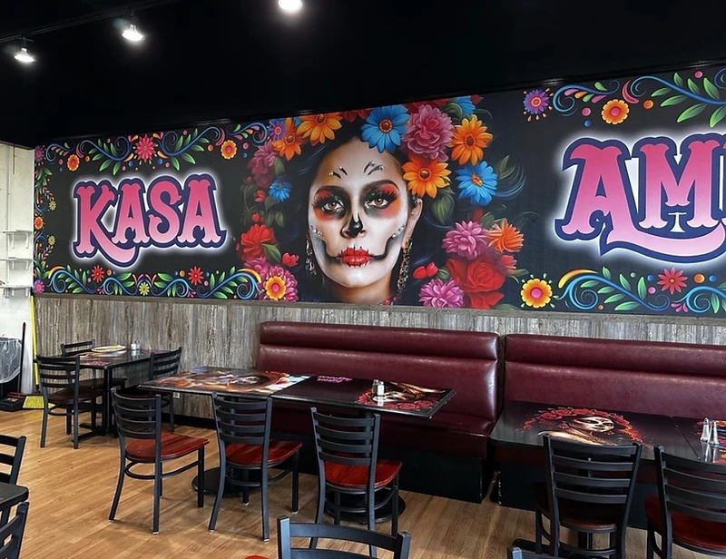 Kasa Amigos dining room