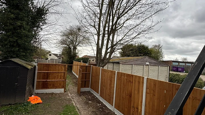 Fencing in Bromley: Why Concrete Posts Beat Timber in Clay Soil