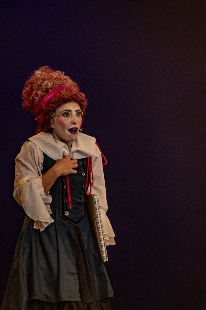 Sofía Ferrari - Argentine circus artist, founder of CRUCRU Circus Company