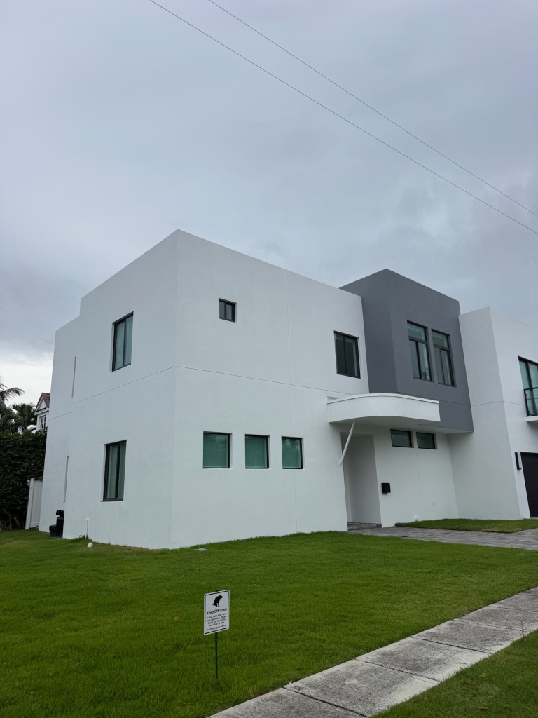 Modern South Florida home by RemodelFourLess